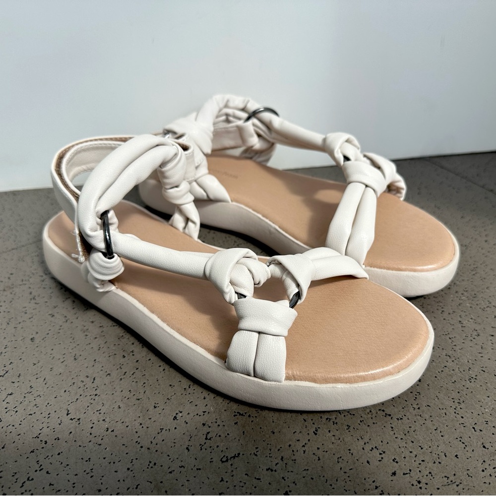 Journee Collection Marri Platform Sandal 7.5 Off White